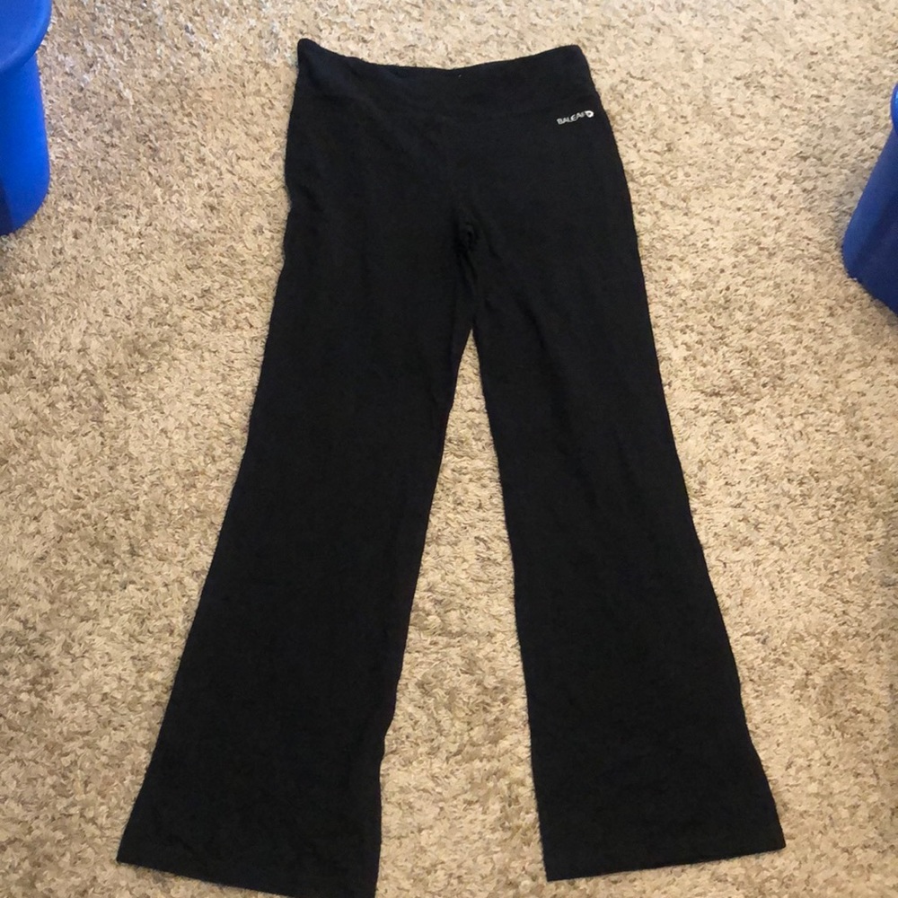 Black yoga pants
